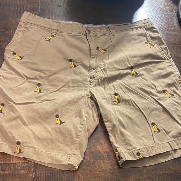 Daniel Cremieux Other - Men's Daniel cremieux Tan Shorts with Embroidered puppy dog design size 36